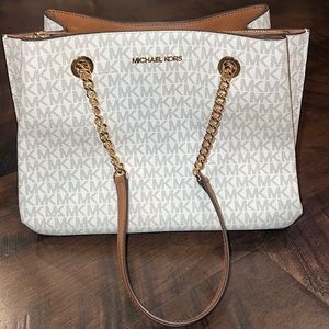 ⭐️NWT⭐️ Michael Kors Teagan Long Drop Satchel Vanilla